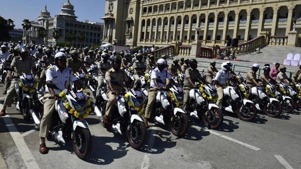 बेंगलुरु पुलिस के दश्ते में शामिल हुई 911 TVS Apache RTR बाइकें बेंगलुरु पुलिस के दश्ते में शामिल हुई 911 TVS Apache RTR बाइकें