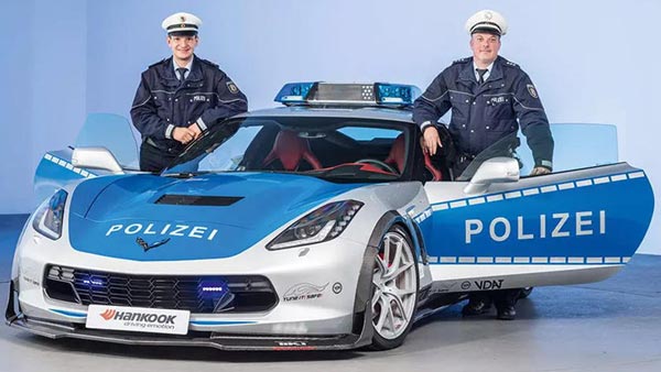 इस देश की पुलिस के पास है दुनिया की सबसे आश्चर्यजनक कारें