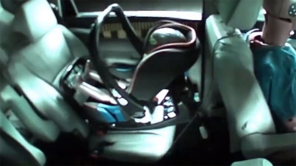 विडियो: महिंद्रा माराजो क्रैश टेस्ट रिजल्ट — जानें कितनी सेफ है ये MPV