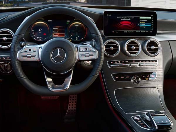 2018 मर्सिडीज बेंज सी-क्लास का पेट्रोल वैरिएंट हुआ लांच, जानिए कीमत और फीचर्स
