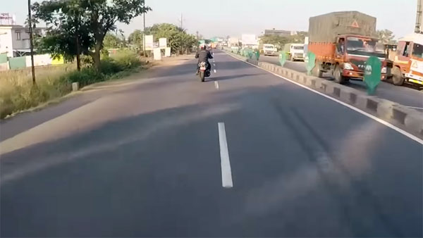 वीडियो: नए लुक के साथ आ सकती हैं बजाज डोमिनर 2019