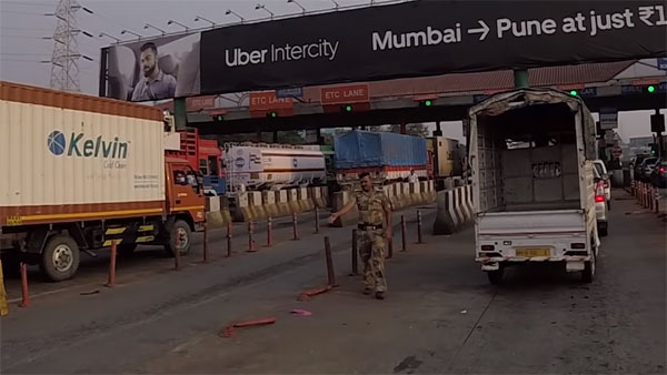 विदेशी बाइकर को जब पुलिस ने पकड़ा, तो कुछ ऐसा हुआ जिसपर आप यकिन नहीं कर पाएंगे