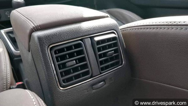 निसान किक्स के इंटीरियर डिटेल — 360 कैमरा के साथ और भी बहुत कुछ!