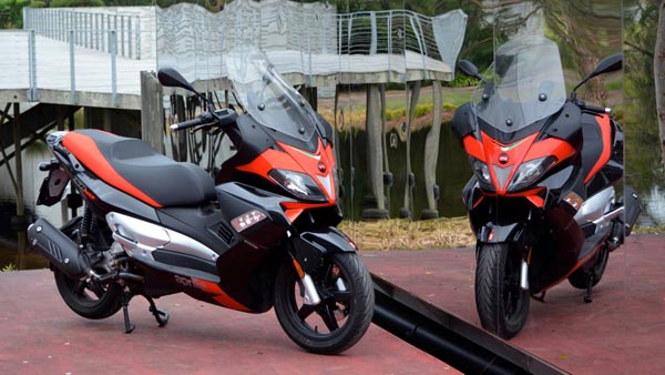 भारत में दिखी अप्रिलिया की यह 300 सीसी ऑटोमेटिक स्कूटर — क्या होगी लॉन्च?