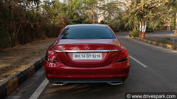 मर्सिडीज बेंज सी220 डी रिव्यू — जानिए कितना बेहतर है नया फेसलिफ्ट मॉडल?
