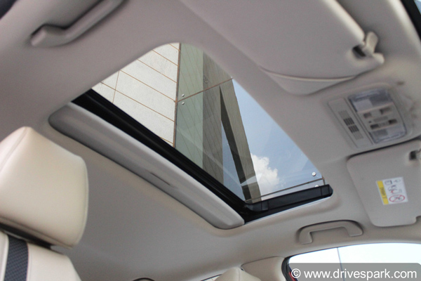 होंडा सिविक 2019 रिव्यू ー जानिये क्या यह कार ग्राहकों की उम्मीदों पर खरा उतर पायेगा ?