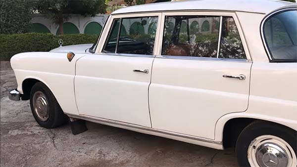 जानिये किस हालत में है जेआरडी टाटा की पुरानी मर्सिडीज बेंज 190D, देखे वीडियो जानिये किस हालत में है जेआरडी टाटा की पुरानी मर्सिडीज बेंज 190D, देखे वीडियो