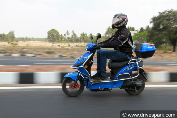 अवान मोटर्स Xero+ रिव्यू - जानिये इस इलेक्ट्रिक स्कूटर के खास फीचर्स