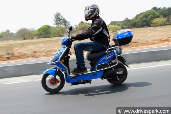 अवान मोटर्स Xero+ रिव्यू - जानिये इस इलेक्ट्रिक स्कूटर के खास फीचर्स