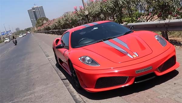 मुंबई ट्रैफिक पुलिस ने रोकी फरारी की यह सुपरकार, जानिये फिर क्या हुआ