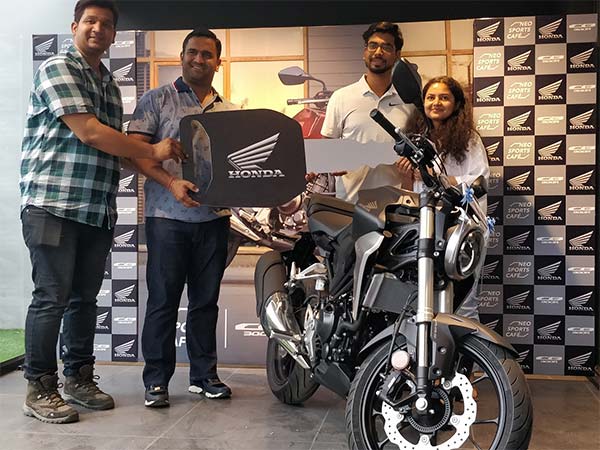 होंडा CB300R की डिलीवरी हुई शुरु, यहां दिया गया सबसे पहले होंडा CB300R की डिलीवरी हुई शुरु, यहां दिया गया सबसे पहले