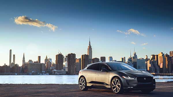 जगुआर I-Pace इलेक्ट्रिक एसयूवी ने जीता 'वर्ल्ड कार ऑफ द ईयर' का खिताब, जानिये क्या खूबियां इसे बनाती है खास