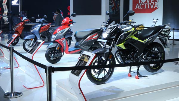 देश में 13 सालों में पहली बार आई स्कूटर की बिक्री में गिरावट, कारों की बिक्री दर में भी 5 सालों में सबसे कम वृद्धि देश में 13 सालों में पहली बार आई स्कूटर की बिक्री में गिरावट, कारों की बिक्री दर में भी 5 सालों में सबसे कम वृद्धि