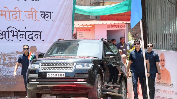 प्रधानमंत्री नरेंद्र मोदी ने वाराणसी रोड शो रेंज रोवर वॉग में किया प्रधानमंत्री नरेंद्र मोदी ने वाराणसी रोड शो रेंज रोवर वॉग में किया