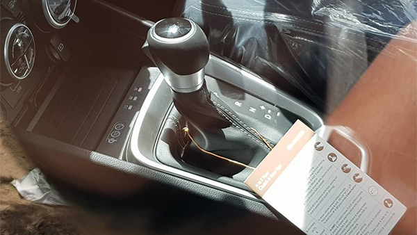 हुंडई वेन्यू लॉन्च डीलरशिप स्टोर