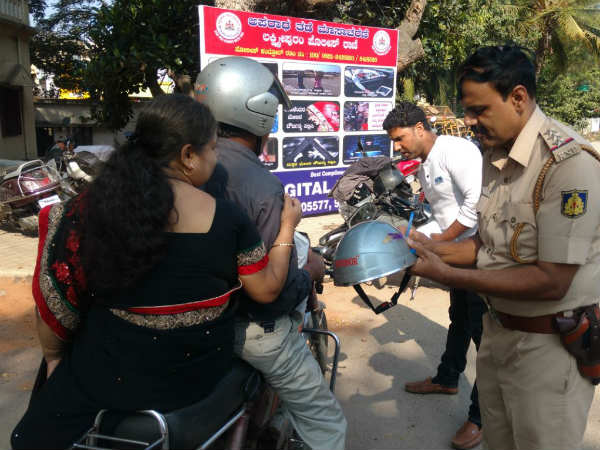 उत्तरप्रदेश में ट्रैफिक नियम तोड़ने पर दोगुना जुर्माना सरकार का आदेश उत्तरप्रदेश में ट्रैफिक नियम तोड़ने पर दोगुना जुर्माना सरकार का आदेश