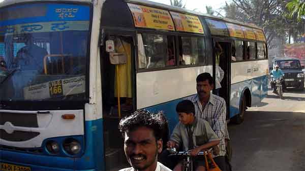 महिला सुरक्षा को लेकर सरकार का एक और कदम, कमर्शियल वाहनों में लागाए जाएंगे ट्रैकिंग डिवाइस और पैनिक बटन