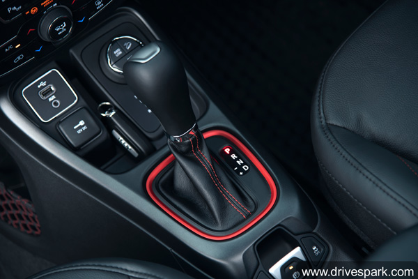 जीप कम्पास ट्रेलहॉक शानदार लुक और बेहतरीन फीचर्स के साथ हुई लॉन्च