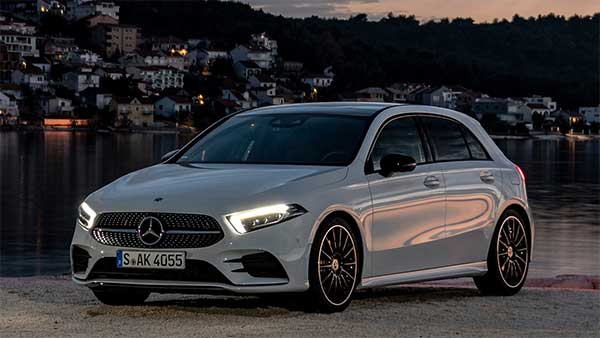 कार चोरी मुंबई दिल्ली बिजनेसमैन मर्सिडीज A क्लास कार