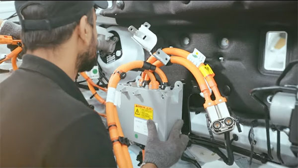 एमजी eZS इलेक्ट्रिक एसयूवी उत्पादन शुरू वीडियो एमजी eZS इलेक्ट्रिक एसयूवी उत्पादन शुरू वीडियो