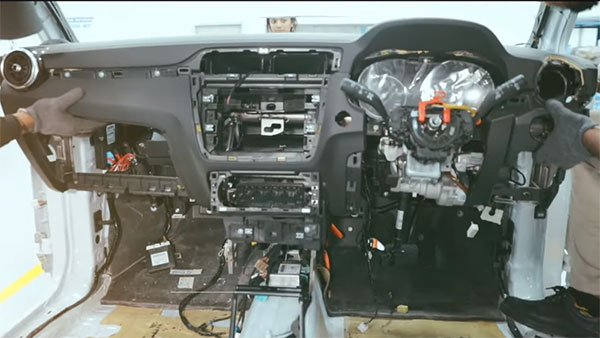 एमजी eZS इलेक्ट्रिक एसयूवी उत्पादन शुरू वीडियो एमजी eZS इलेक्ट्रिक एसयूवी उत्पादन शुरू वीडियो