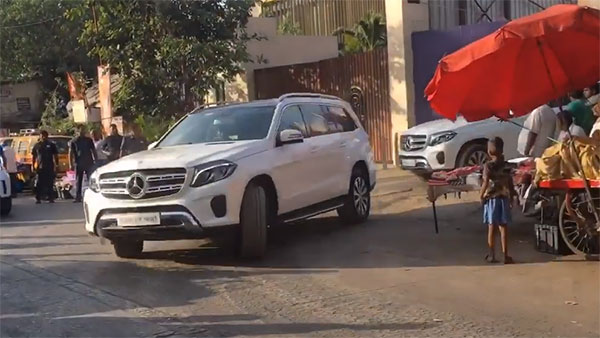 मुकेश अंबानी कार सुरक्षा काफिला कार