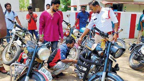 उत्तरप्रदेश में ट्रैफिक नियम तोड़ने पर दोगुना जुर्माना सरकार का आदेश उत्तरप्रदेश में ट्रैफिक नियम तोड़ने पर दोगुना जुर्माना सरकार का आदेश