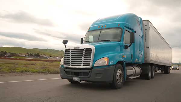 फ्यूल टैंकर एक्सीडेंट पेट्रोल चुरा रहे है लोग