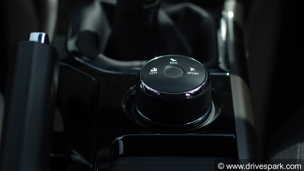 टाटा नेक्सन अपडेट फीचर्स लाया गया टाटा नेक्सन अपडेट फीचर्स लाया गया