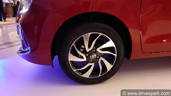 टोयोटा ग्लैंजा लॉन्च प्राइस 7.21 लाख माइलेज फीचर्स