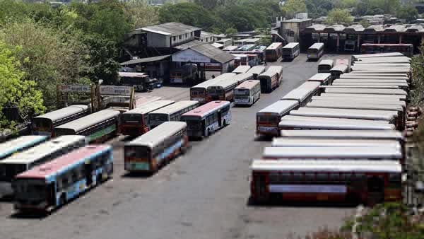 मुंबई की सड़को पर ये लड़की चलाती है बस, आरटीओ ऑफिसर बनने का है सपना