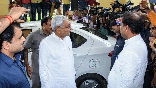 बिहार सीएम नीतीश इलेक्ट्रिक कार से विधानसभा पहुंचे जानिये इलेक्ट्रिक कार की खूबियां