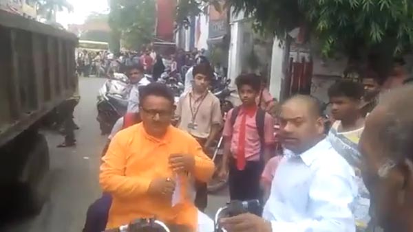 वाहन चेकिंग के दौरान पुलिस से भिड़े भाजपा नेता, पुलिस ने किया एफआईआर वाहन चेकिंग के दौरान पुलिस से भिड़े भाजपा नेता, पुलिस ने किया एफआईआर