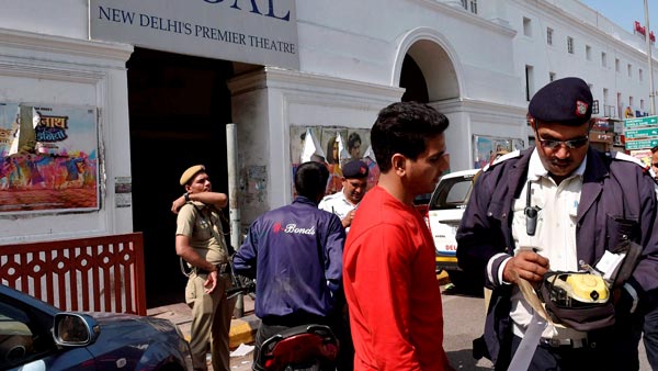 लोकसभा में पास हुआ मोटर वाहन अधिनियम बिल, कई कड़े नियम किए गए है शामिल लोकसभा में पास हुआ मोटर वाहन अधिनियम बिल, कई कड़े नियम किए गए है शामिल