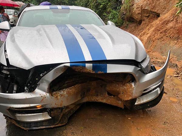 असम की पहली फोर्ड मस्टैंग हुई दुर्घटनाग्रस्त, 80 लाख रुपये है कीमत