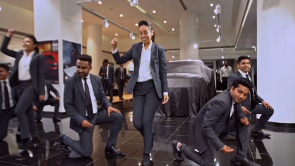 जीप कम्पास डीलरशिप के कर्मचारियों ने दिया तापसी पन्नू को सरप्राइज, पढ़ें यहां