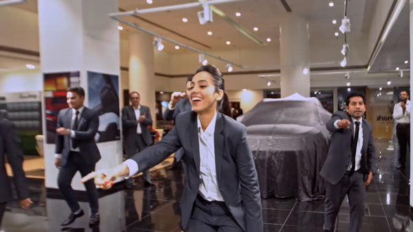 जीप कम्पास डीलरशिप के कर्मचारियों ने दिया तापसी पन्नू को सरप्राइज, पढ़ें यहां