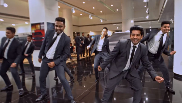 जीप कम्पास डीलरशिप के कर्मचारियों ने दिया तापसी पन्नू को सरप्राइज, पढ़ें यहां