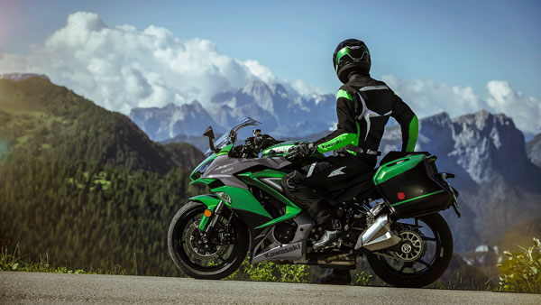 कावासाकी निंजा 1000 नए रंग में उपलब्ध, कीमत 10.29 लाख रुपयें 