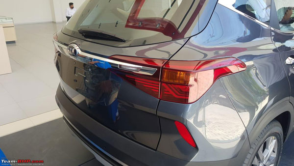 किया सेल्टोस शोरूम पहुंची बुकिंग से पहले देखें