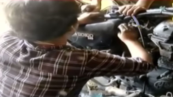 लेडी मैकेनिक करती है रॉयल एनफील्ड की रॉयल सवारी, शहर के लोग कहते है बुलेट रानी लेडी मैकेनिक करती है रॉयल एनफील्ड की रॉयल सवारी, शहर के लोग कहते है बुलेट रानी