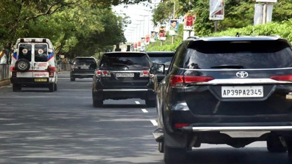 मुख्यमंत्री वाईएस जगमोहन रेड्डी ने पेश की दरियादिली की मिशाल, एंबुलेंस को रास्ता देने के लिए रुकवाया काफिला