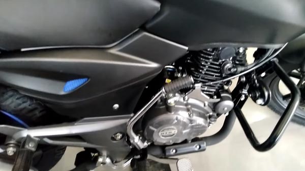 बजाज पल्सर 125 प्राइस लीक लॉन्च जल्द बुकिंग शुरू शोरूम पहुंची