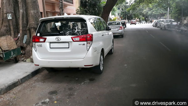 नो-पार्किंग जोन में खड़े वाहनों से वसूलते थे अवैध तरीके से जुर्माना, पुलिस ने किया गिरफ्तार नो-पार्किंग जोन में खड़े वाहनों से वसूलते थे अवैध तरीके से जुर्माना, पुलिस ने किया गिरफ्तार