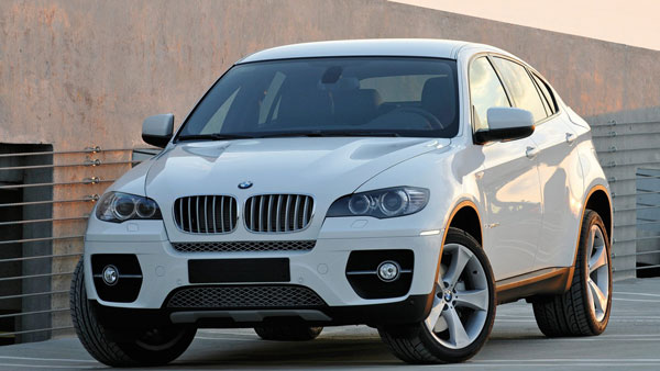 पिता ने नहीं दिलाई जगुआर, नाराज बेटे ने नदी में बहा दी बीएमडब्ल्यू कार