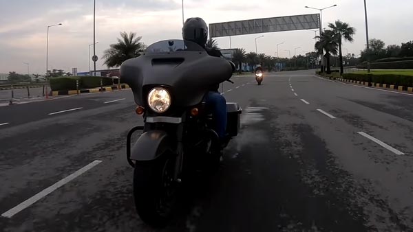 पुलिस ने रुकवाई हार्ले डेविडसन बाइक, जानिये क्या है पूरा मामला