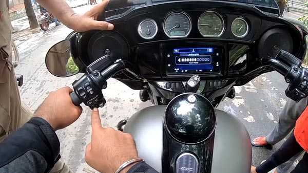 पुलिस ने रुकवाई हार्ले डेविडसन बाइक, जानिये क्या है पूरा मामला