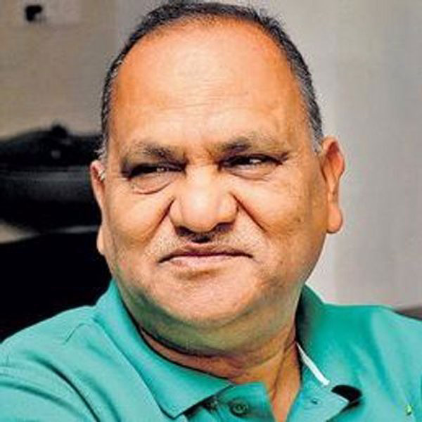 परिवहन मंत्री की फॉर्च्यूनर ने तोड़ा ट्रैफिक सिग्नल, पुलिस ने काटा चालान परिवहन मंत्री की फॉर्च्यूनर ने तोड़ा ट्रैफिक सिग्नल, पुलिस ने काटा चालान