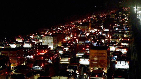 मोटर व्हीकल एक्ट के 63 कानून 1 सितंबर से होंगे लागू : नितिन गडकरी मोटर व्हीकल एक्ट के 63 कानून 1 सितंबर से होंगे लागू : नितिन गडकरी