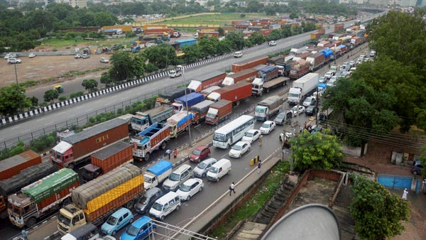 मोटर व्हीकल एक्ट के 63 कानून 1 सितंबर से होंगे लागू : नितिन गडकरी मोटर व्हीकल एक्ट के 63 कानून 1 सितंबर से होंगे लागू : नितिन गडकरी